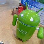 Androiding at the Samsung d'light Shop