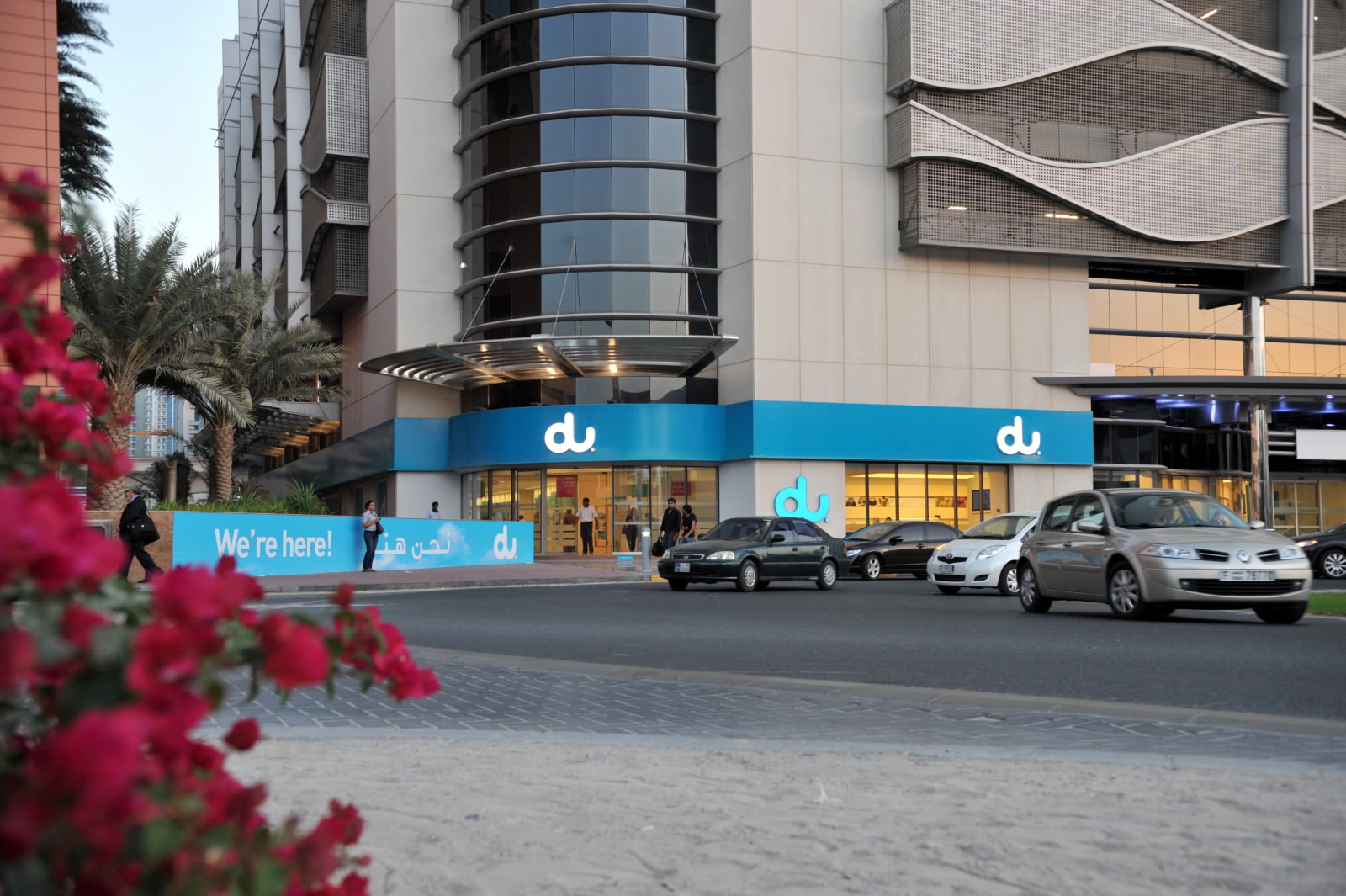 du Launches the New BlackBerry 9720 Smartphone in the UAE