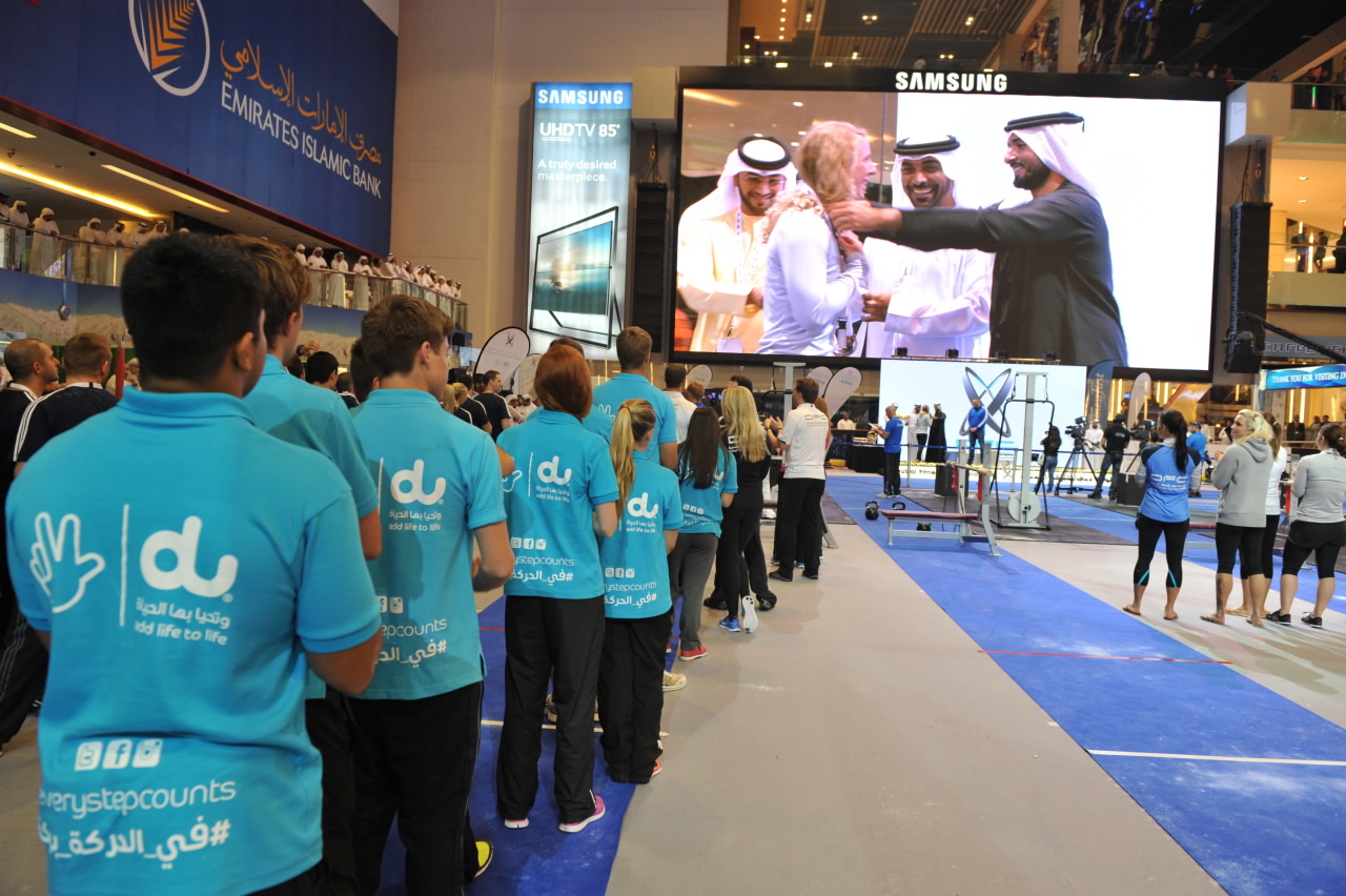80 dancers perform in a flash mob inspired by du’s Every Step Counts campaign