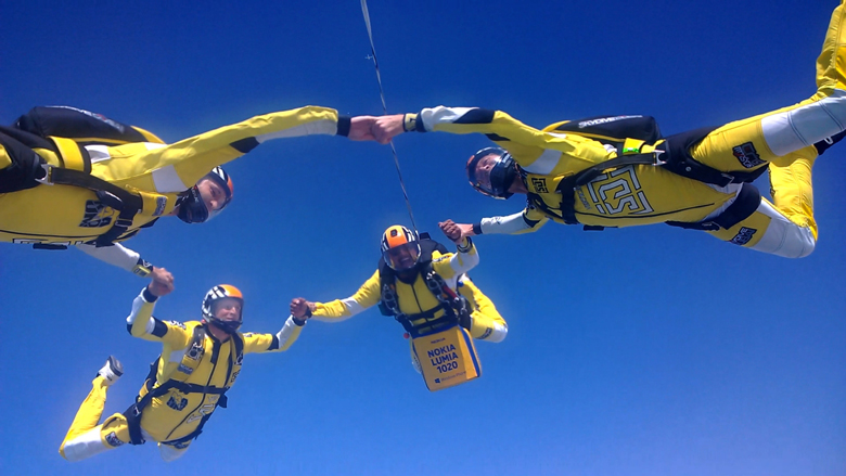 Nokia Lumia 1020 Lands in Dubai with Unique Skydive Stunt