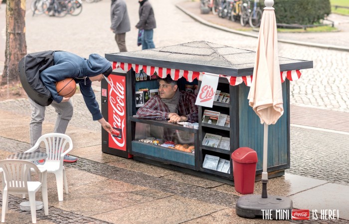 Coca-Cola-Mini-Kiosk-1