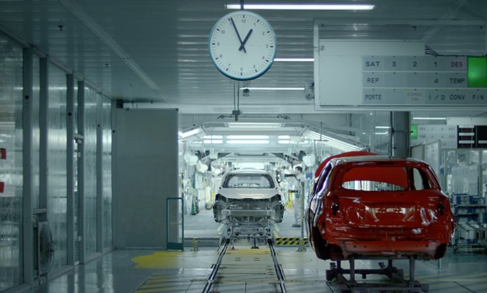 Toyota-Yaris-to-the-Sound-of-the-Marseillaise-1